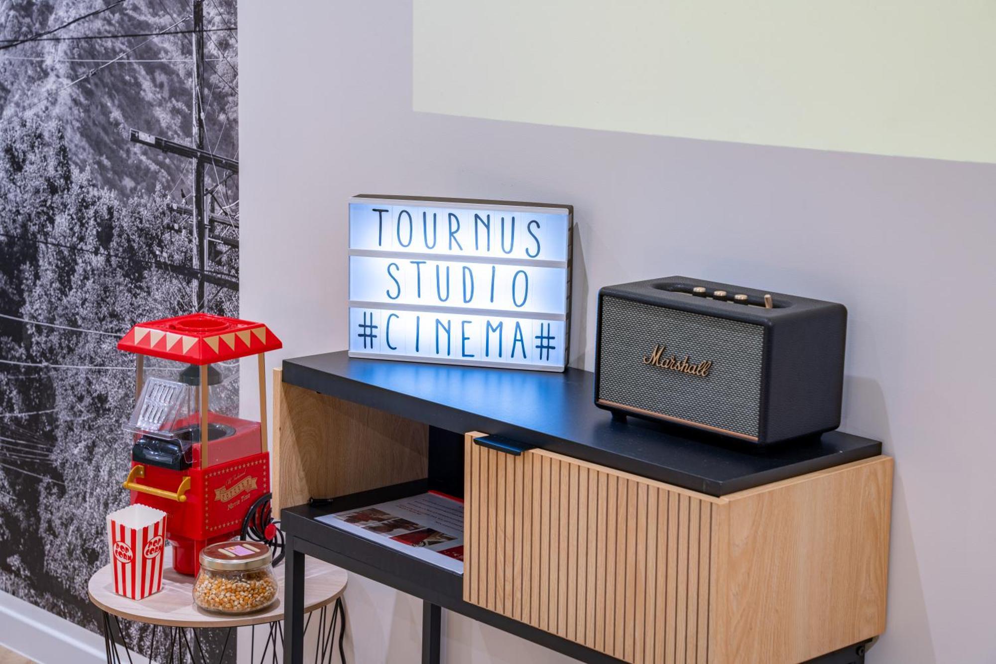 Food And Chill - Deux Appartements Hypercentre - 1 Theme Cinema - By Primo C0Nciergerie Tournus Bagian luar foto
