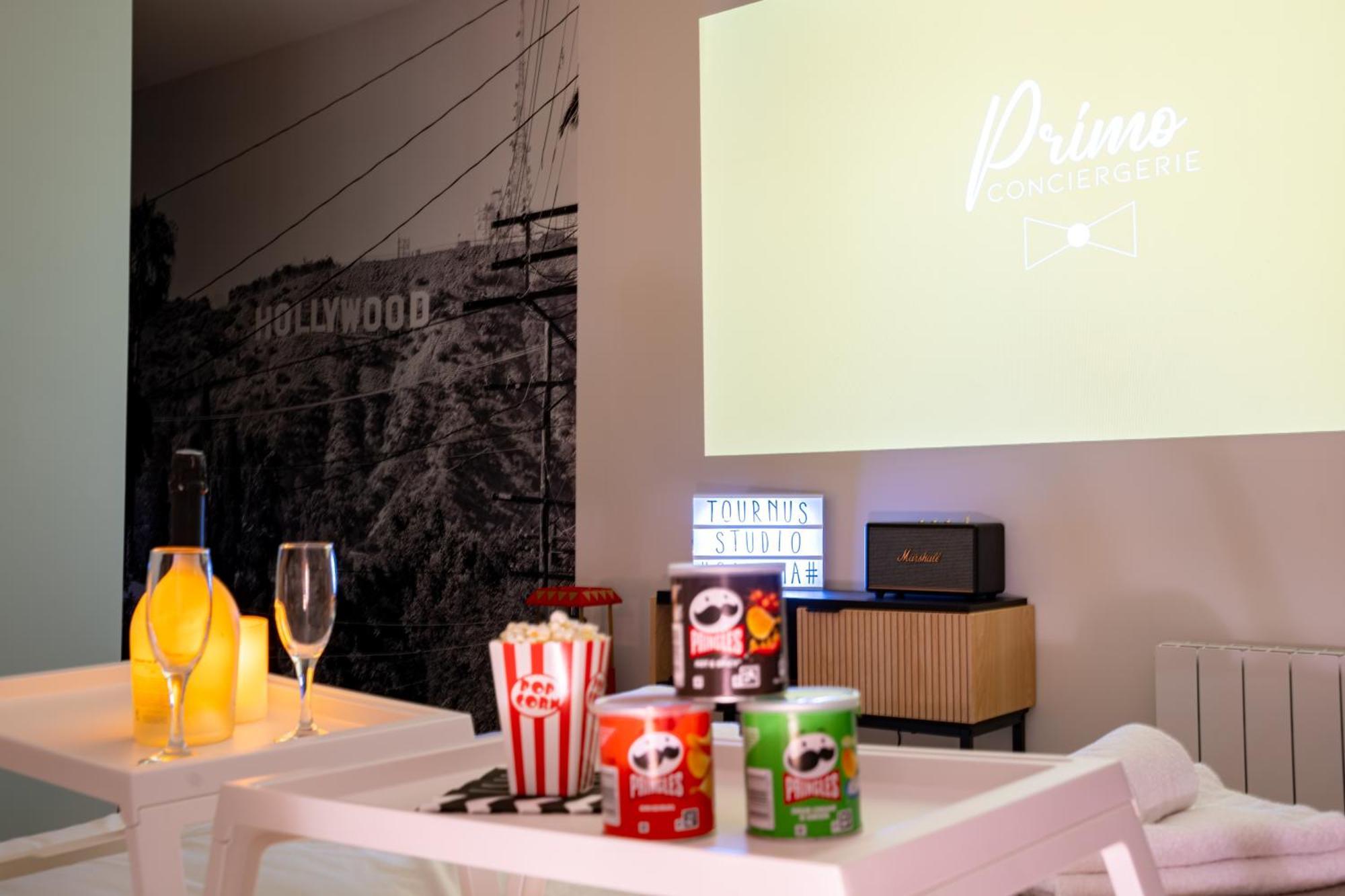 Food And Chill - Deux Appartements Hypercentre - 1 Theme Cinema - By Primo C0Nciergerie Tournus Bagian luar foto