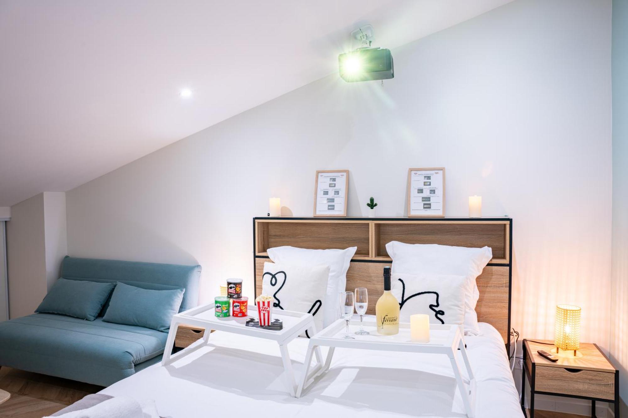 Food And Chill - Deux Appartements Hypercentre - 1 Theme Cinema - By Primo C0Nciergerie Tournus Bagian luar foto
